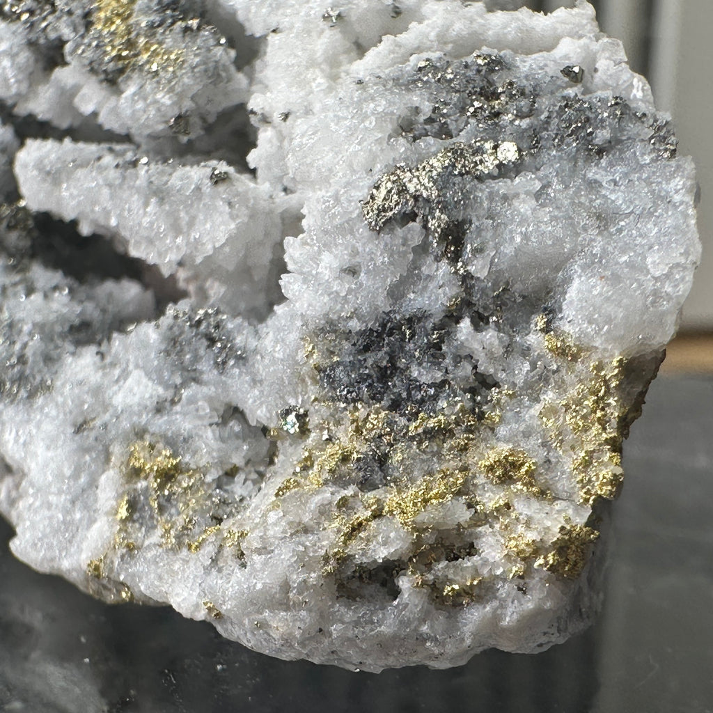 Gold-quartz specimen “Peru”