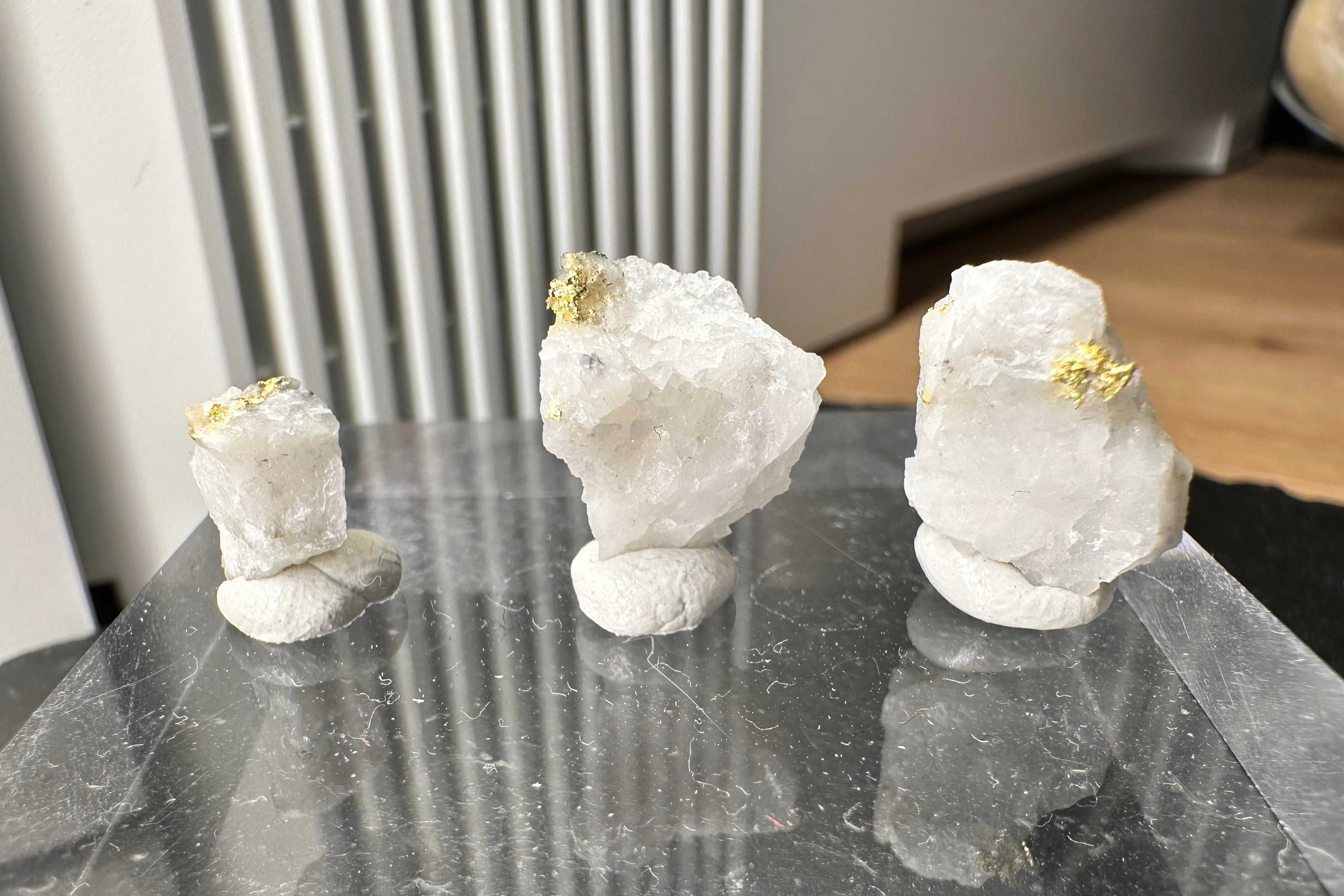 Konvolut von Drei (3) Gold-Quarz-Specimen „Peru“