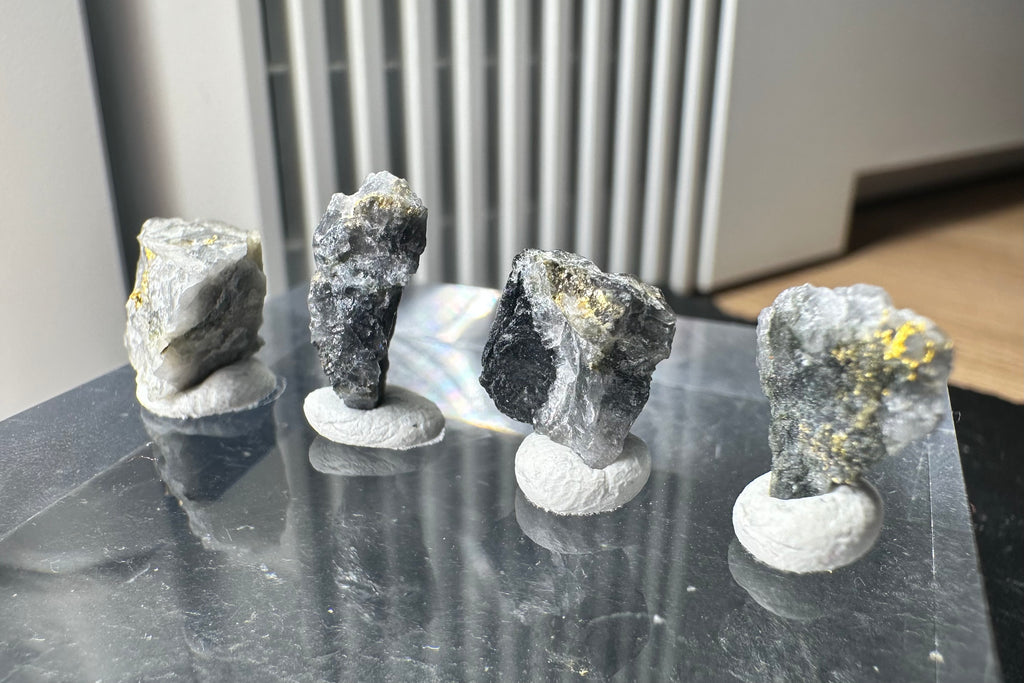 Konvolut von Vier (4) Gold-Quarz-Specimen „Peru“