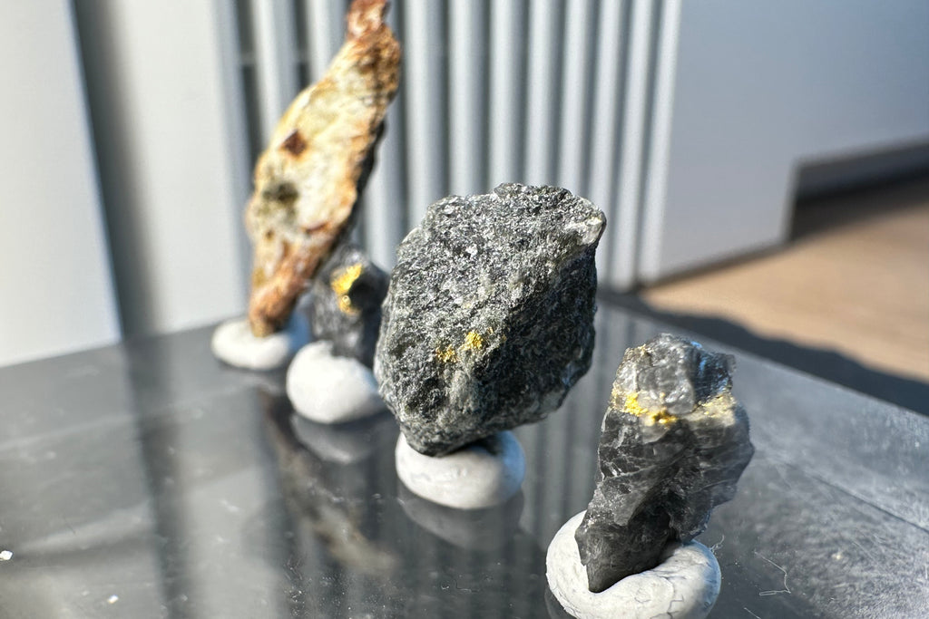 Konvolut von Vier (4) Gold-Quarz-Specimen „Peru“