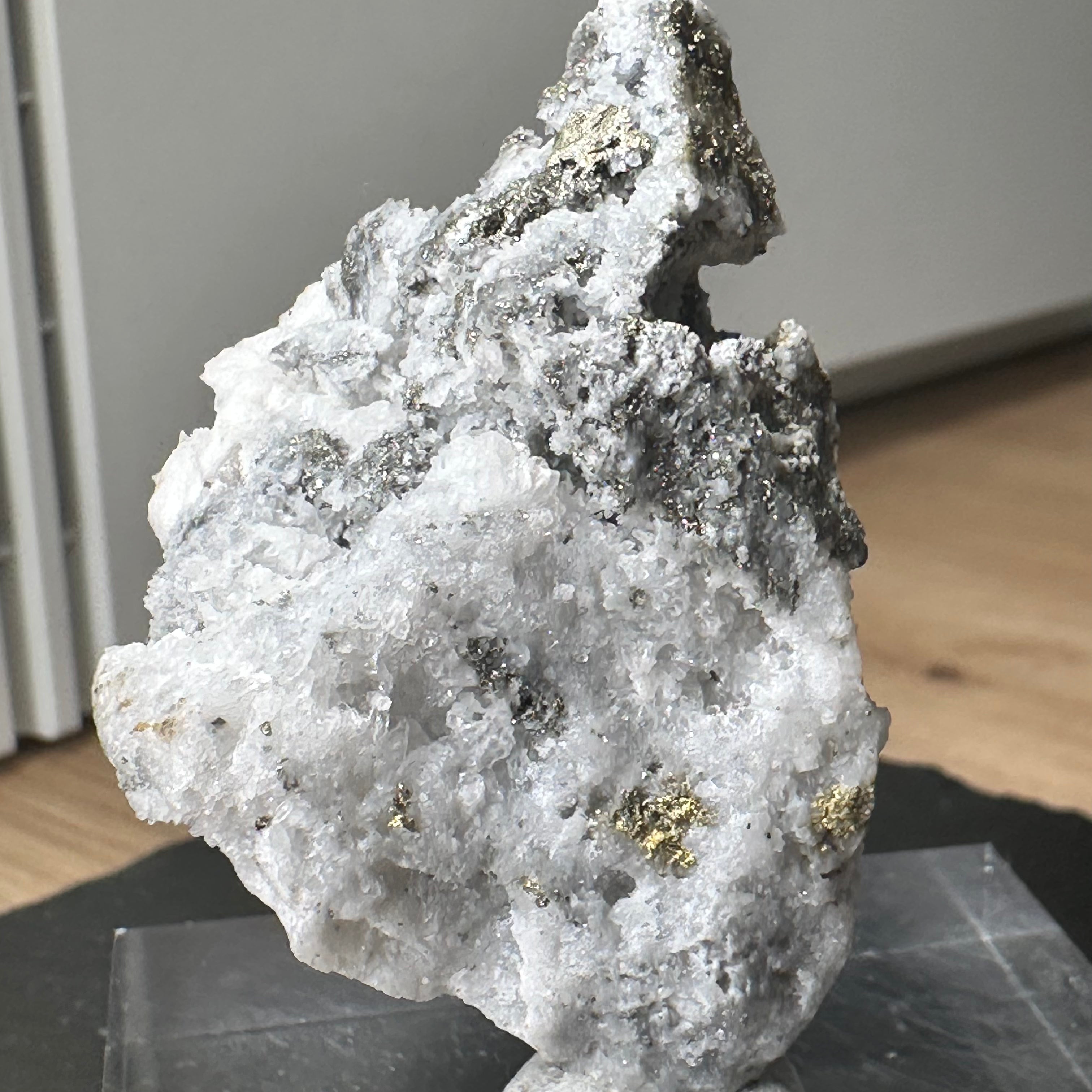 Gold-quartz specimen “Peru”