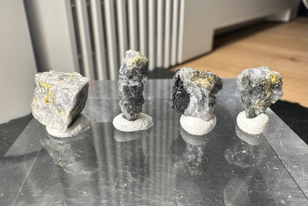 Konvolut von Vier (4) Gold-Quarz-Specimen „Peru“