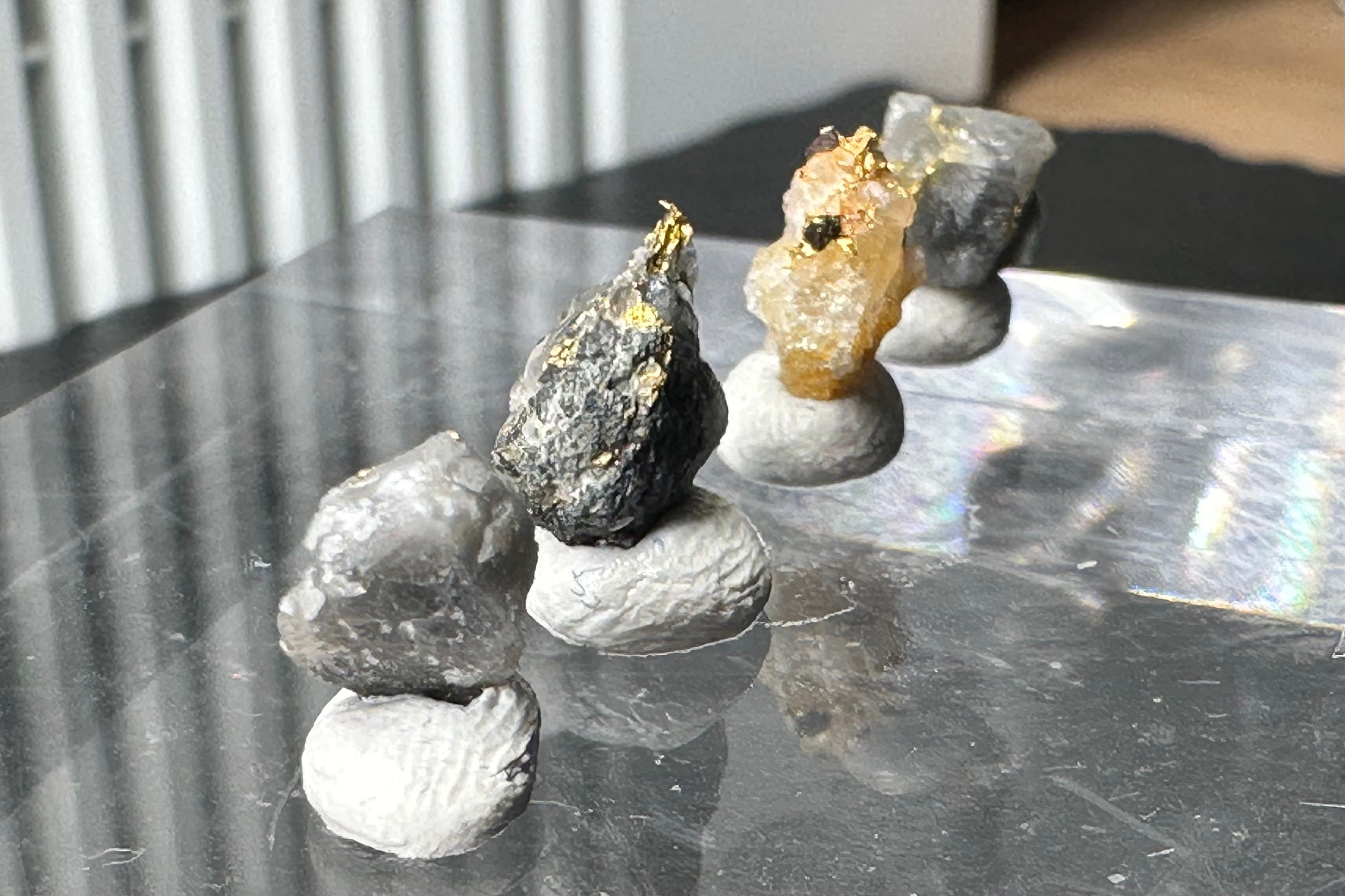 Konvolut von Vier (4) Gold-Quarz-Specimen „Peru“