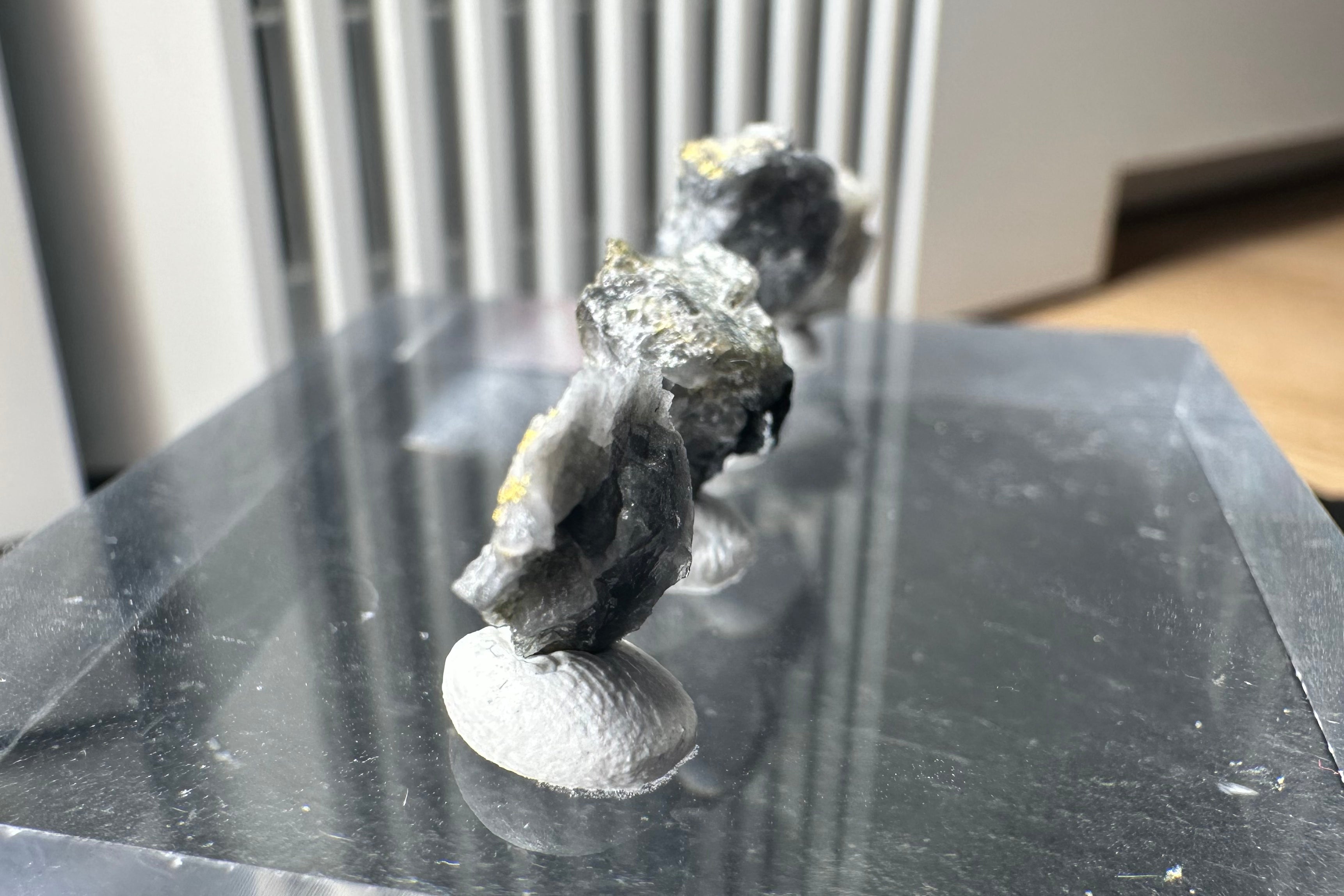 Konvolut von Vier (4) Gold-Quarz-Specimen „Peru“