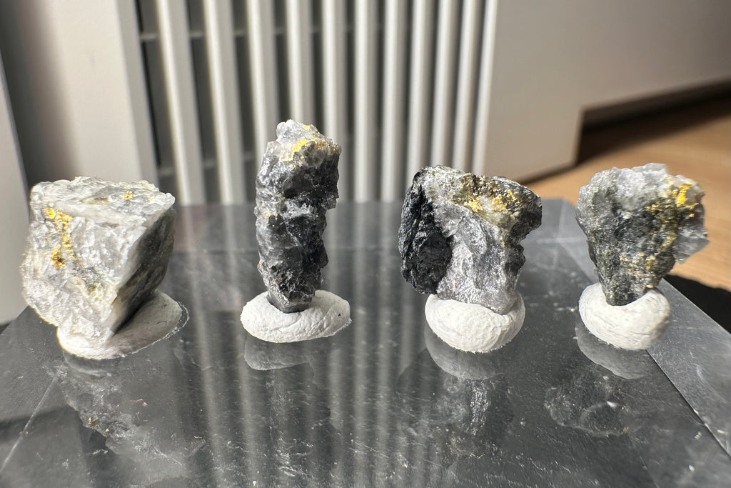 Konvolut von Vier (4) Gold-Quarz-Specimen „Peru“