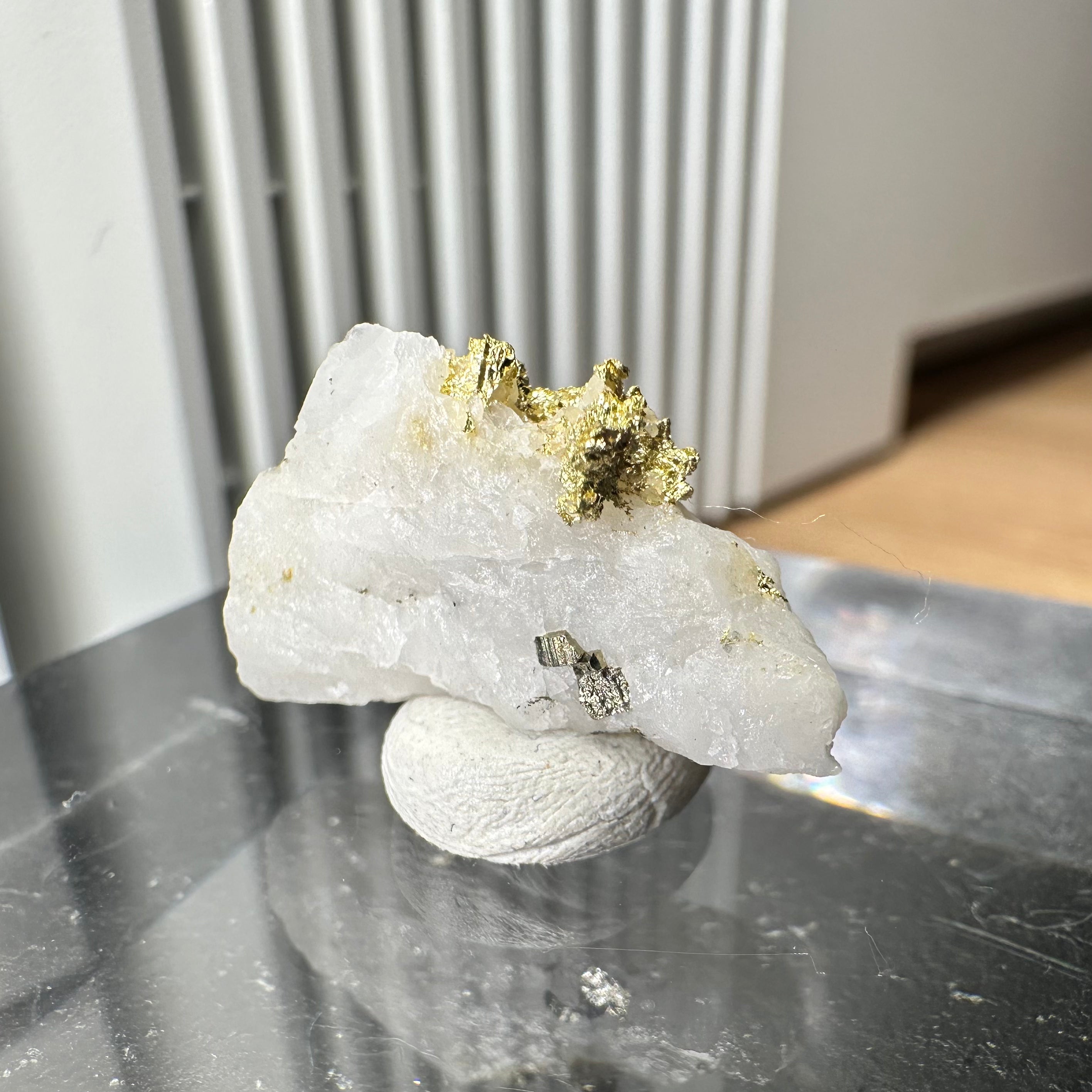 "The Crown" - Kristallines Gold-Quarz-Specimen „Peru“