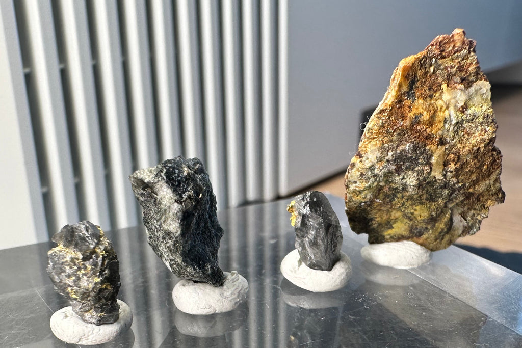 Konvolut von Vier (4) Gold-Quarz-Specimen „Peru“