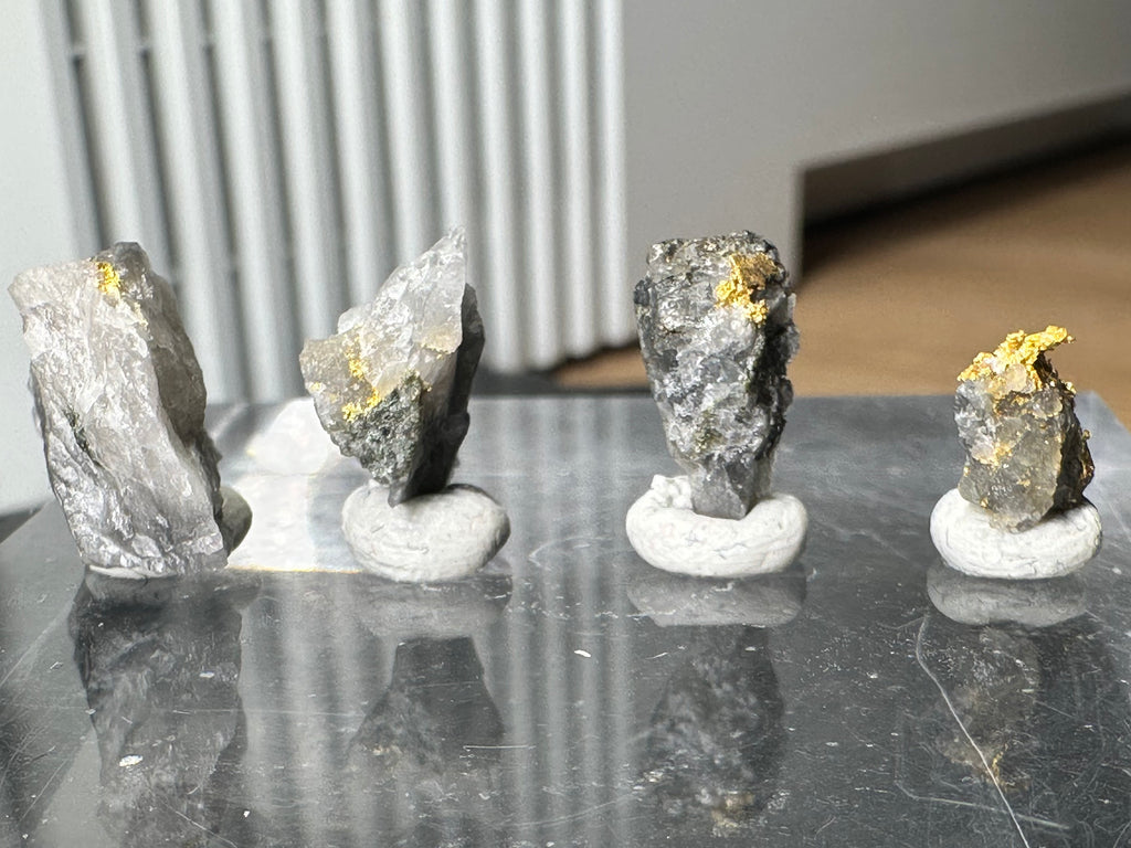 Konvolut von Vier (4) Gold-Quarz-Specimen „Peru“