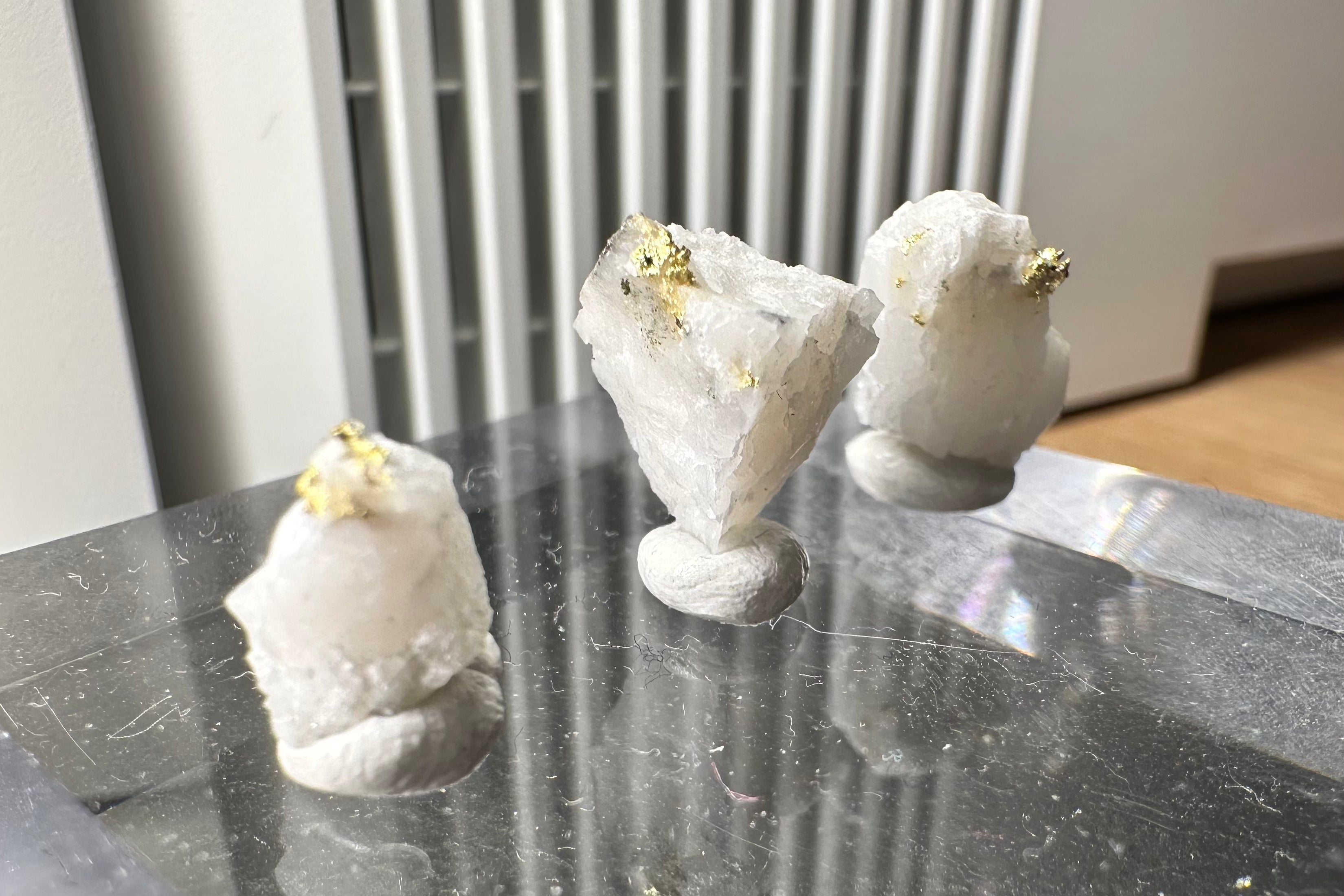 Konvolut von Drei (3) Gold-Quarz-Specimen „Peru“