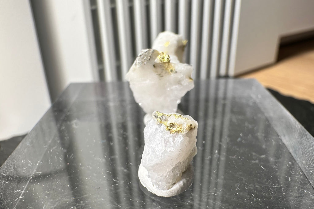 Konvolut von Drei (3) Gold-Quarz-Specimen „Peru“