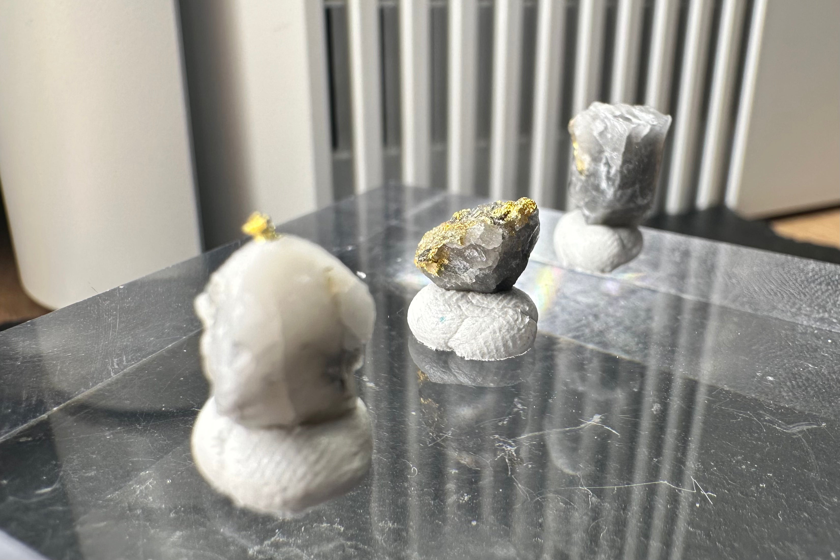 Konvolut von Drei (3) Gold-Quarz-Specimen „Peru“