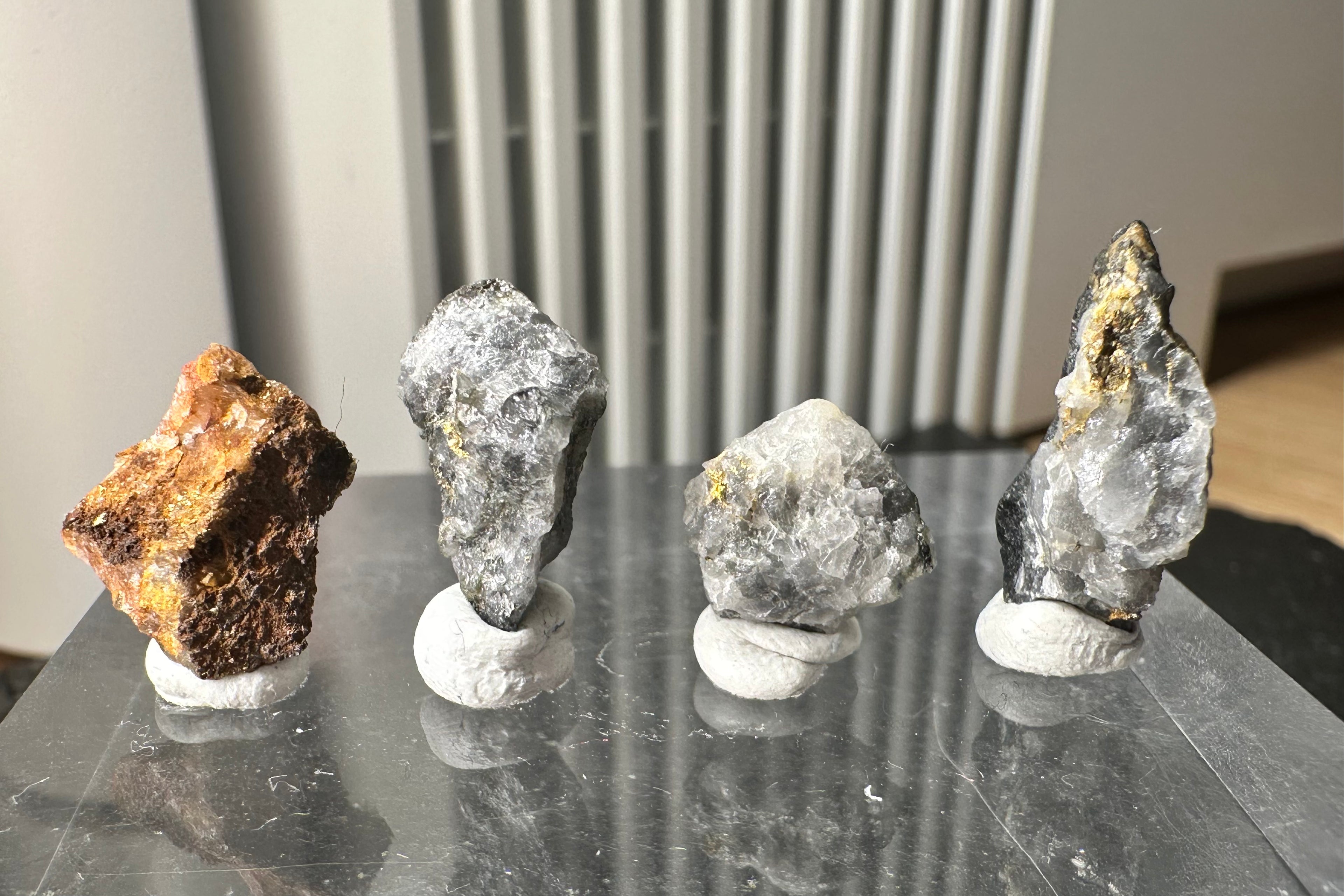 Konvolut von Vier (4) Gold-Quarz-Specimen „Peru“