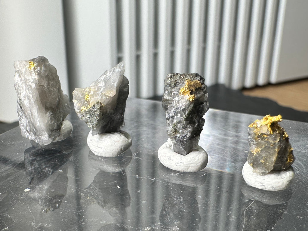 Konvolut von Vier (4) Gold-Quarz-Specimen „Peru“