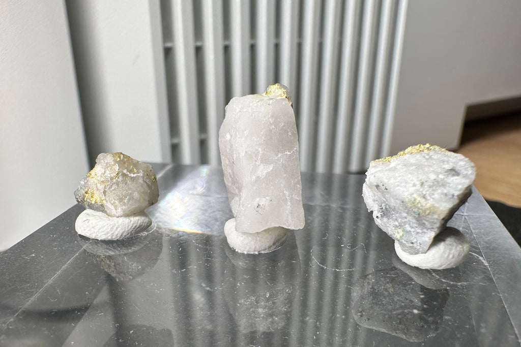 Konvolut von Drei (3) Gold-Quarz-Specimen „Peru“