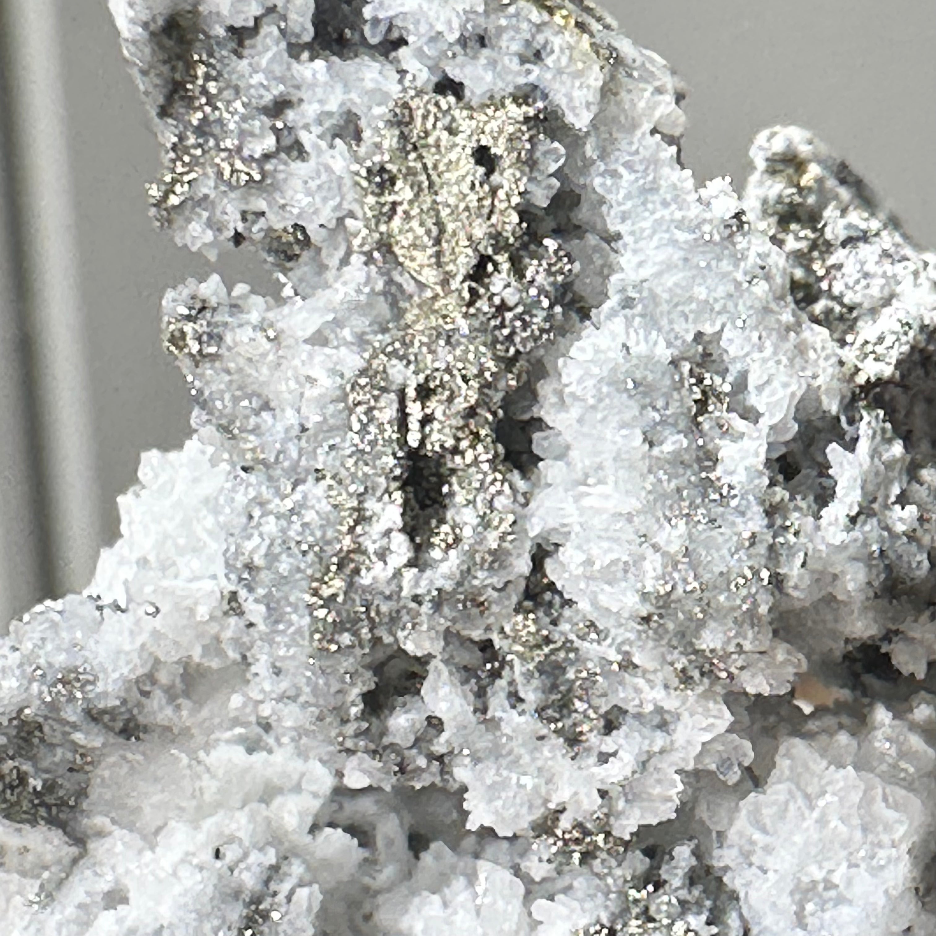 Gold-quartz specimen “Peru”