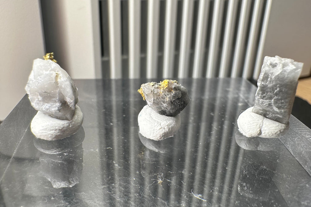 Konvolut von Drei (3) Gold-Quarz-Specimen „Peru“