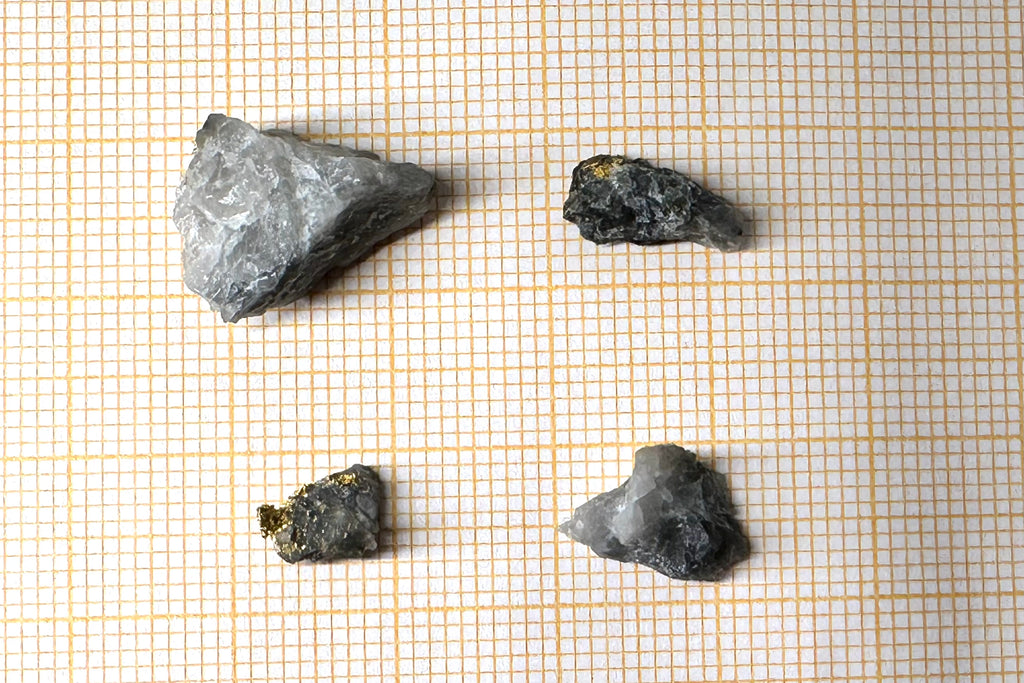 Konvolut von Vier (4) Gold-Quarz-Specimen „Peru“