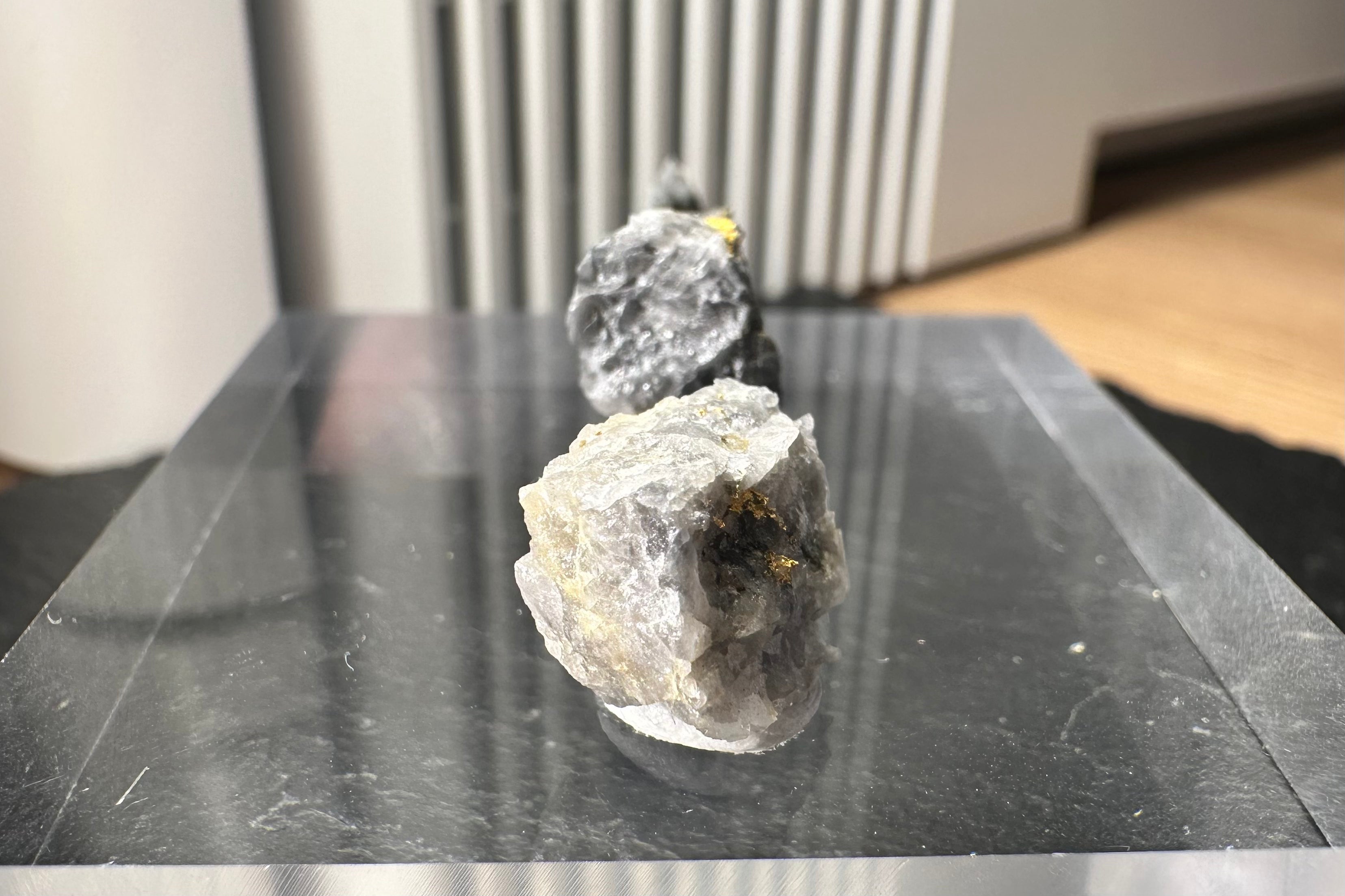 Konvolut von Vier (4) Gold-Quarz-Specimen „Peru“