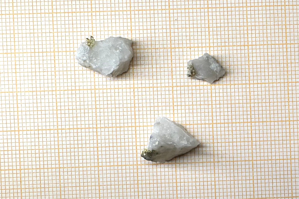 Konvolut von Drei (3) Gold-Quarz-Specimen „Peru“