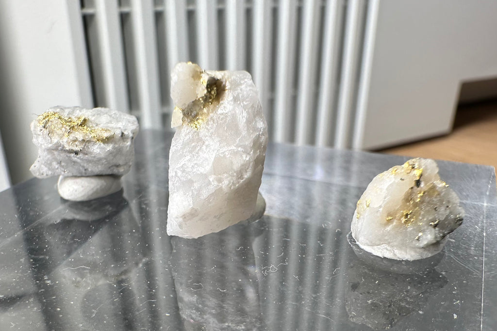 Konvolut von Drei (3) Gold-Quarz-Specimen „Peru“