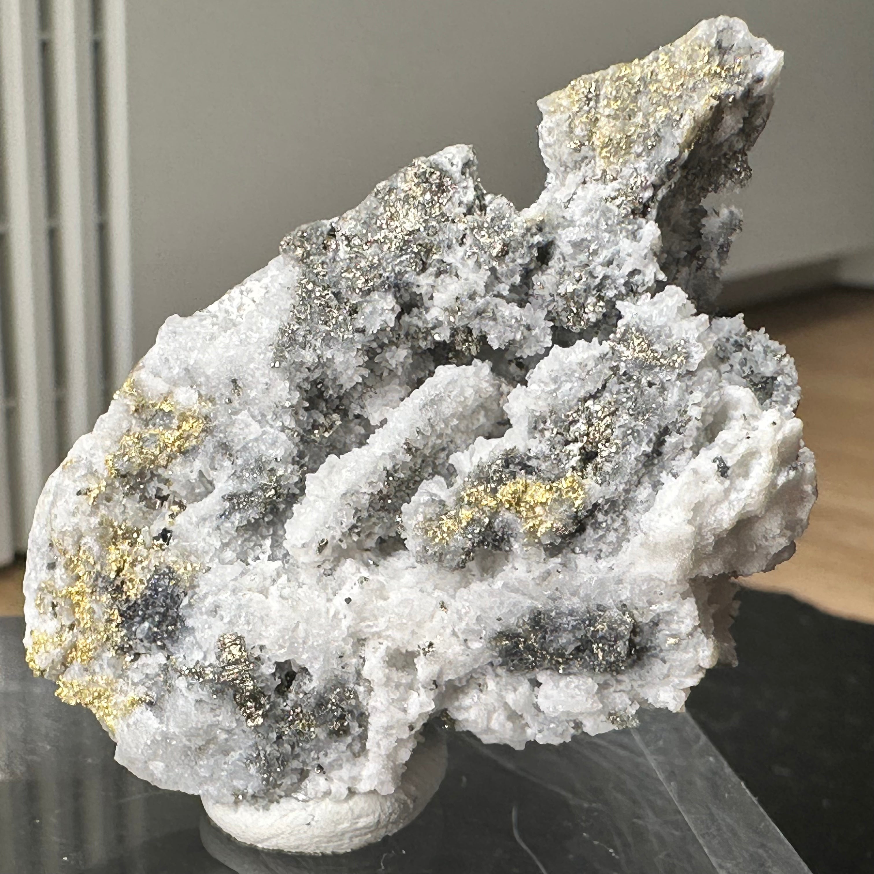 Gold-quartz specimen “Peru”