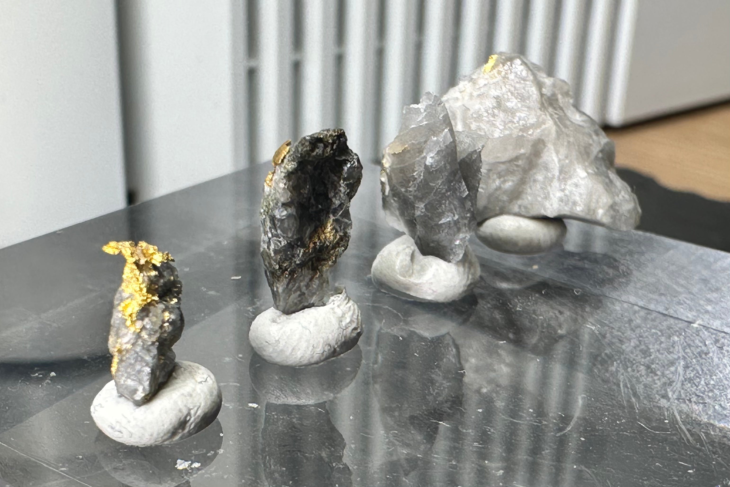 Konvolut von Vier (4) Gold-Quarz-Specimen „Peru“