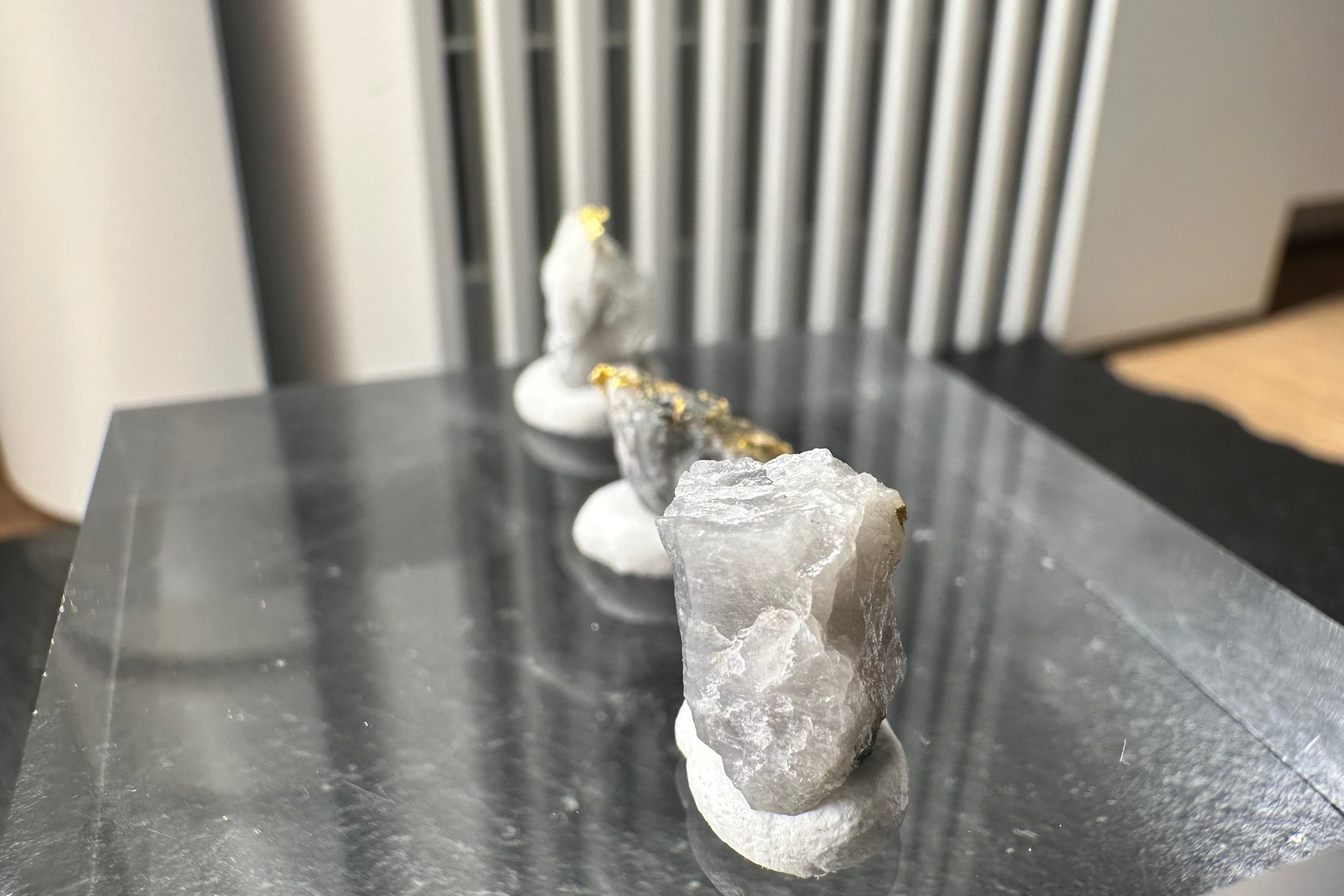 Konvolut von Drei (3) Gold-Quarz-Specimen „Peru“