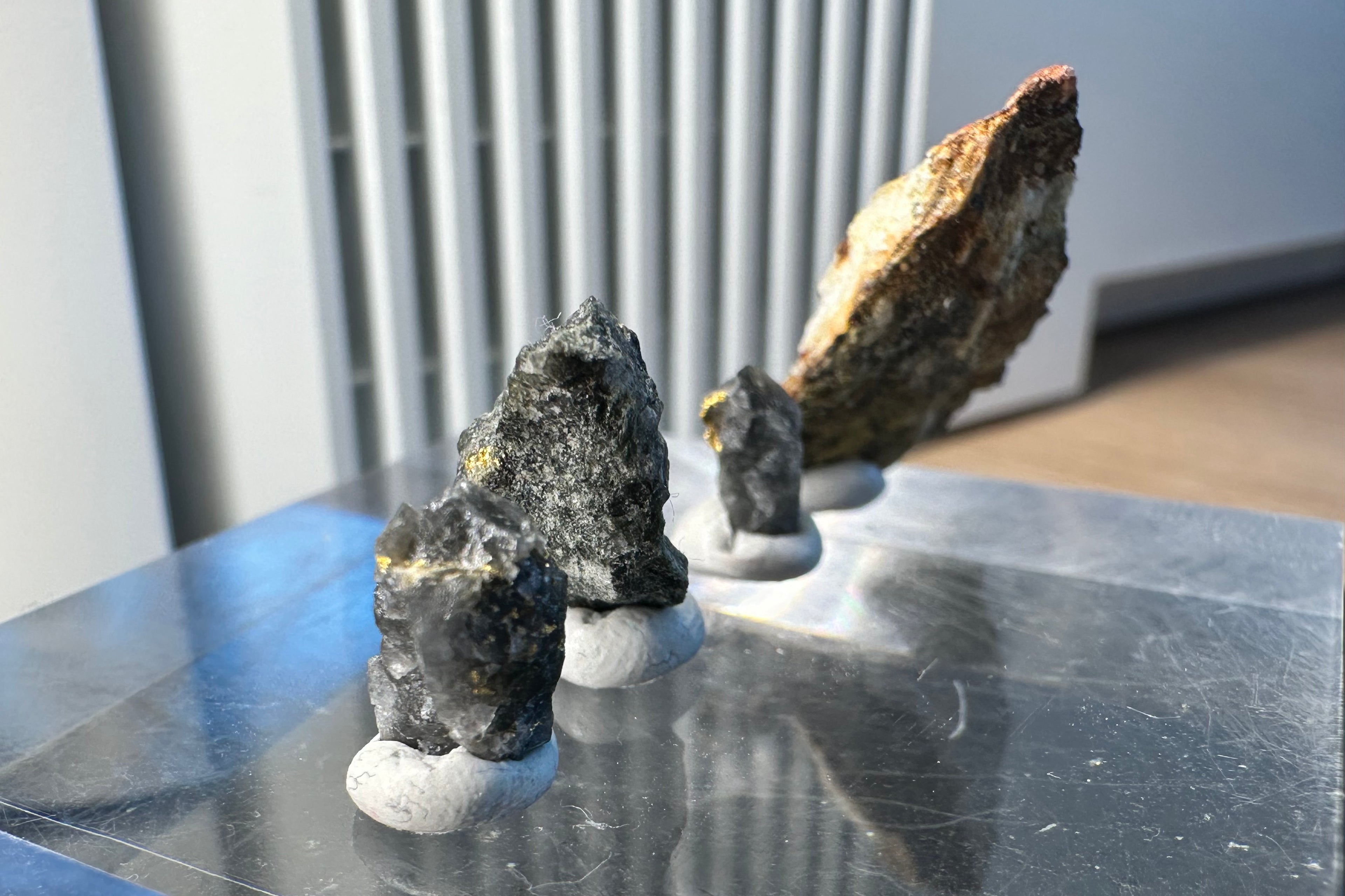 Konvolut von Vier (4) Gold-Quarz-Specimen „Peru“